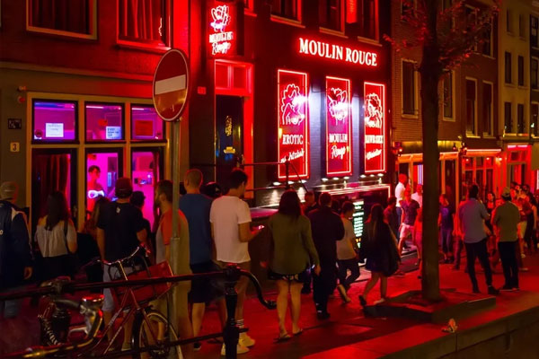 Chuyện gì đang xảy ra ở phố đèn đỏ khét tiếng tại Amsterdam-1