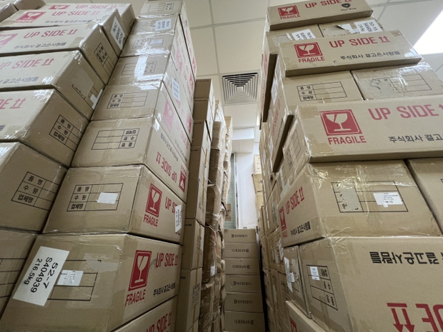 Clip cận cảnh kho hàng bị đột kích của hot girl livestream chốt ngàn đơn mỗi phiên: Căn biệt thự 5 tầng chất đầy hàng hoá-5