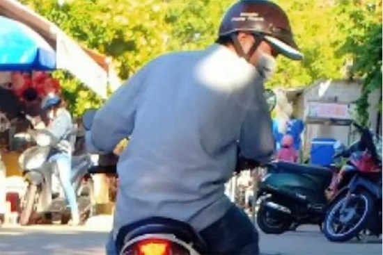 Bé trai lớp 1 bị người lạ đưa lên xe chở đi, trường ra cảnh báo khẩn