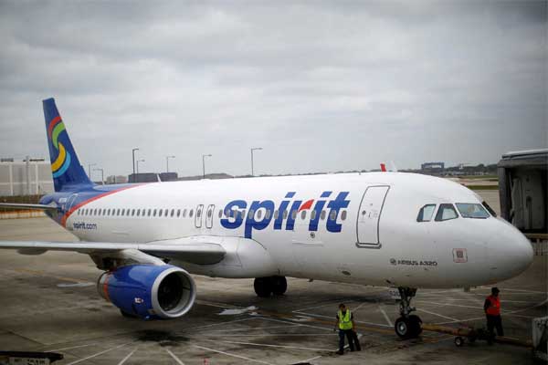 Đi một mình, bé 6 tuổi bị hãng hàng không Mỹ cho bay nhầm chuyến-1