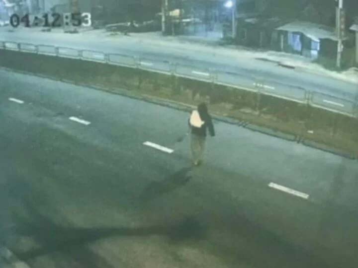 Truy tìm kẻ đục mái nhà, trộm 70 chiếc điện thoại-1