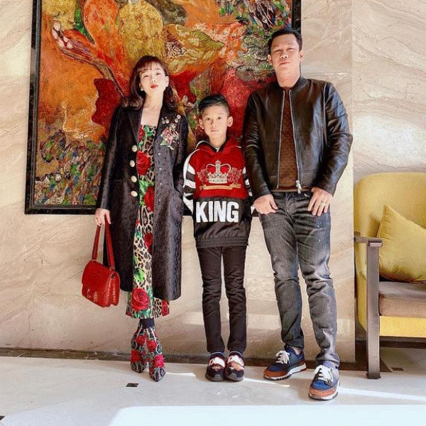 Bố mẹ ly hôn, con trai Lệ Quyên sống trong nhung lụa với bố đại gia U50, được tặng nhà lầu xe hơi học trường 1 tỷ/năm-1