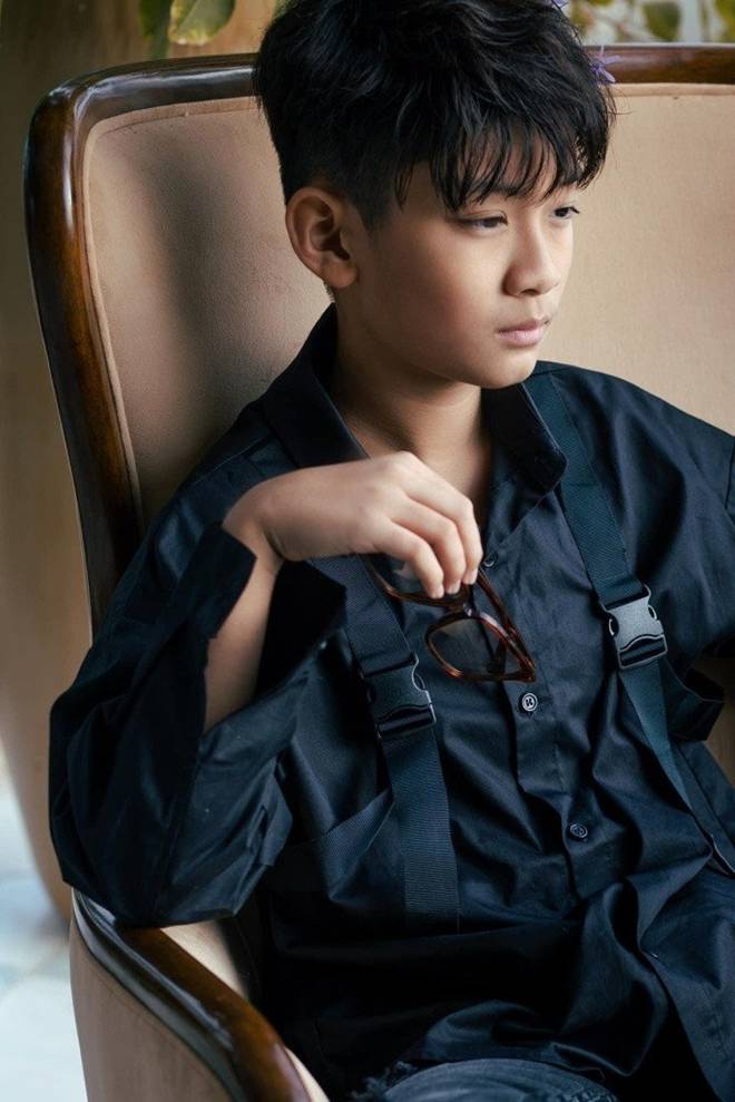 Bố mẹ ly hôn, con trai Lệ Quyên sống trong nhung lụa với bố đại gia U50, được tặng nhà lầu xe hơi học trường 1 tỷ/năm-2