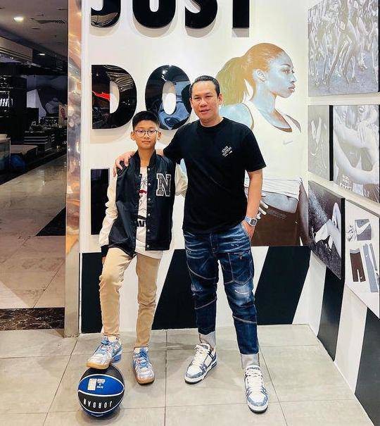 Bố mẹ ly hôn, con trai Lệ Quyên sống trong nhung lụa với bố đại gia U50, được tặng nhà lầu xe hơi học trường 1 tỷ/năm-4