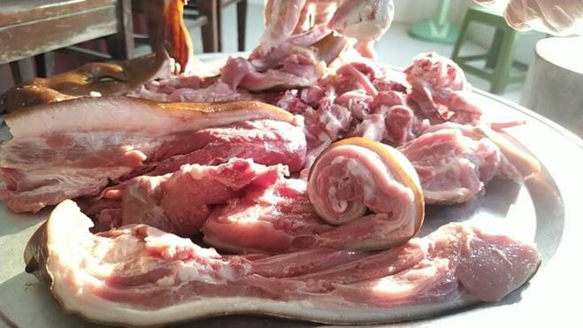 Mẹo phân biệt thịt lợn mán chuẩn-1