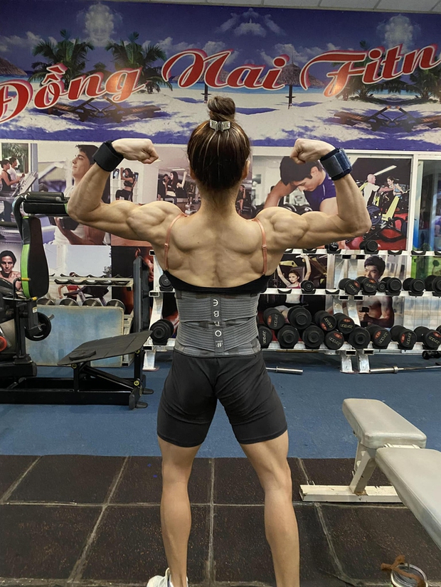 Búp bê cơ bắp cuồn cuộn ở Đồng Nai lấy chồng điển trai làm ngân hàng, ngày về ra mắt cha mẹ phản ứng bất ngờ-5