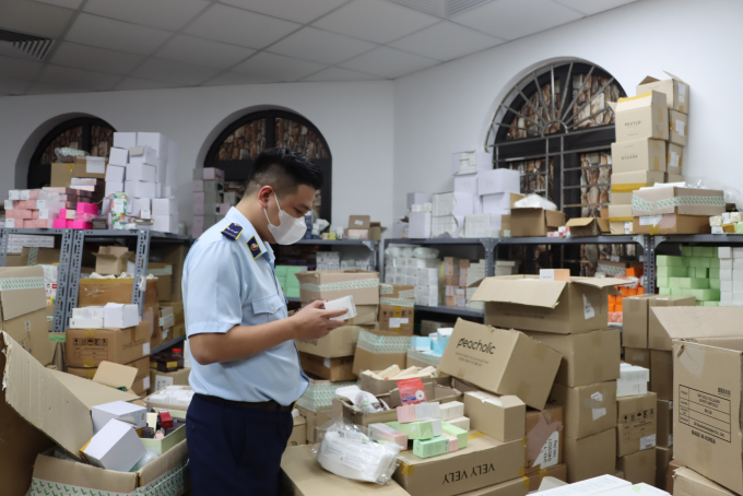 Vụ đột kích kho hàng online ở Hà Nội: PewPew lên tiếng sau khi xuất hiện cùng hot girl chốt nghìn đơn trên livestream, khẳng định chịu trách nhiệm-4