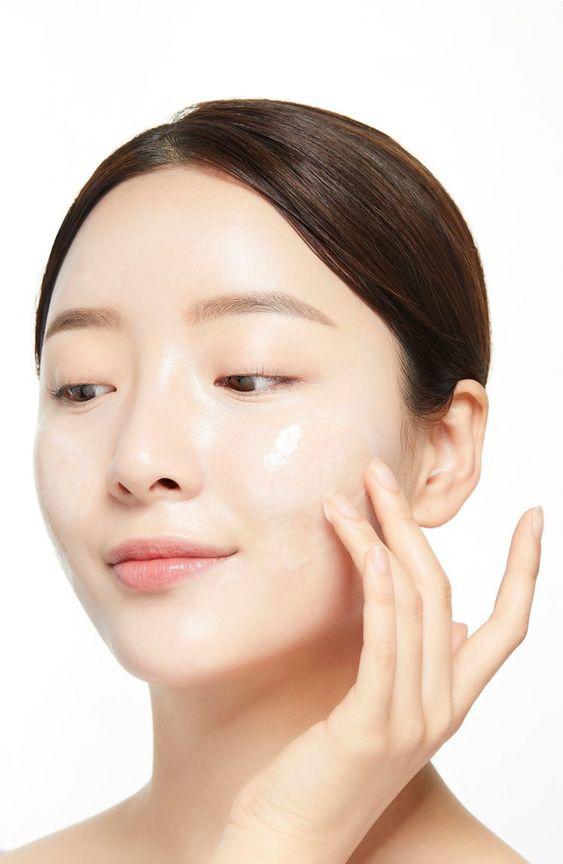 Những thứ trong mỹ phẩm quen thuộc có thể hút cạn nước trên làn da-3