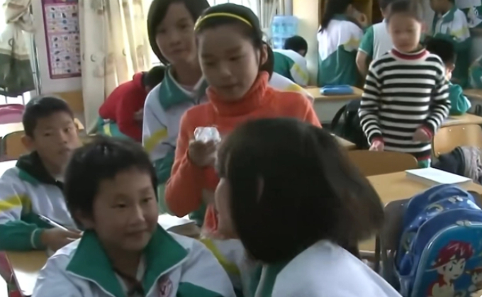 Họ giả vờ đó! - Câu nói của đứa trẻ 11 tuổi trên TV gây sốc: Sống trong một gia đình không hạnh phúc, trẻ bị chín ép như nào!-2