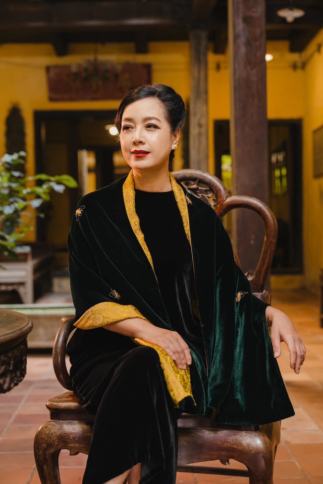 Nữ NSƯT được nhạc sĩ nổi tiếng si mê, hỏi cưới sau 3 tuần quen, kết hôn 40 năm vẫn được chồng yêu chiều-1