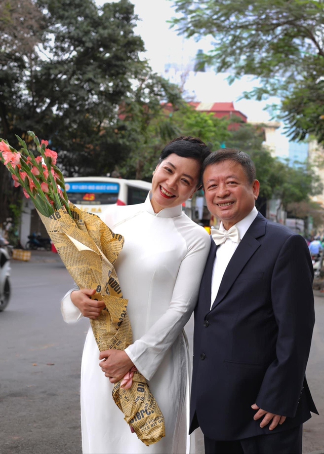 Nữ NSƯT được nhạc sĩ nổi tiếng si mê, hỏi cưới sau 3 tuần quen, kết hôn 40 năm vẫn được chồng yêu chiều-7