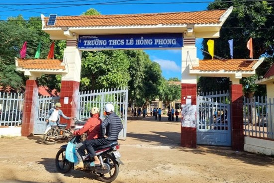 Thầy giáo đánh học sinh chảy máu mũi