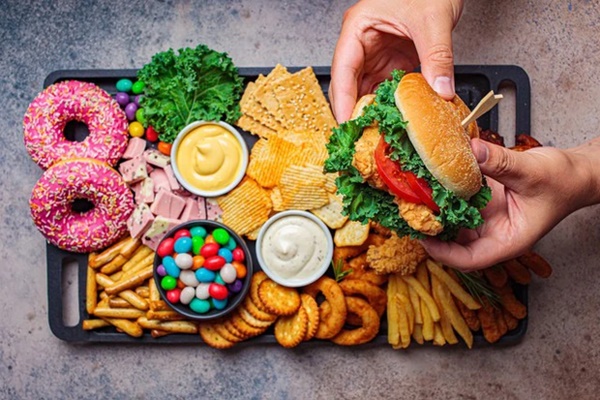 10 thói quen khiến thận xuống cấp nhanh chóng nhưng không phải ai cũng biết-1