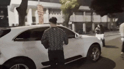 Vũ Văn Thanh tập tễnh rời sân, được gái xinh lái Porsche 4 tỷ đến đón-3