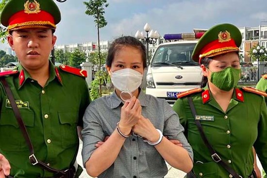 Nữ cựu cục trưởng khai dùng 25 tỉ đồng nhận hối lộ mua chứng khoán, trái phiếu