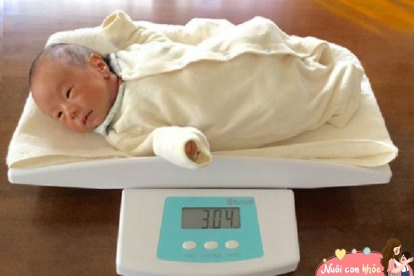 Con trai 19 tuổi qua đời, mẹ già 51 tuổi thả cửa có bầu song thai sinh thêm con, lúc lên bàn sinh mới hối hận tột cùng-9