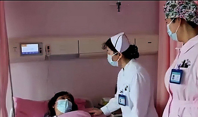 Con trai 19 tuổi qua đời, mẹ già 51 tuổi thả cửa có bầu song thai sinh thêm con, lúc lên bàn sinh mới hối hận tột cùng-3