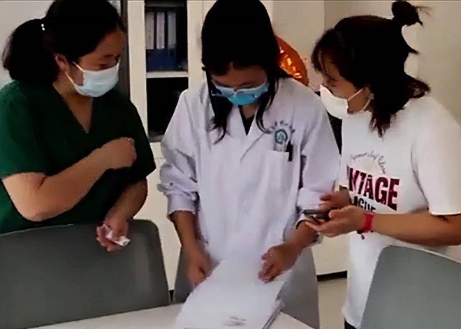 Con trai 19 tuổi qua đời, mẹ già 51 tuổi thả cửa có bầu song thai sinh thêm con, lúc lên bàn sinh mới hối hận tột cùng-5