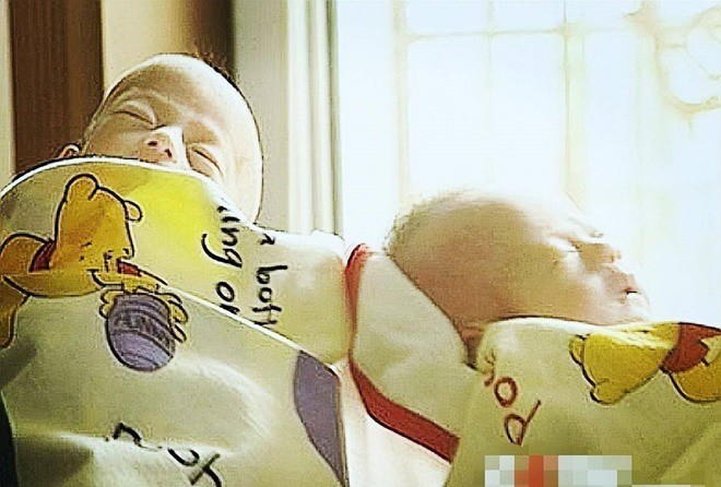 Con trai 19 tuổi qua đời, mẹ già 51 tuổi thả cửa có bầu song thai sinh thêm con, lúc lên bàn sinh mới hối hận tột cùng-7