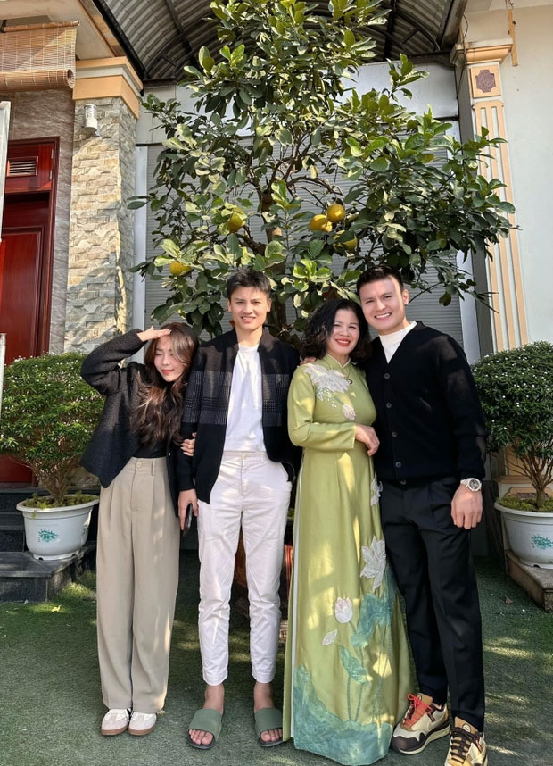 Chị dâu của Quang Hải bênh vực Chu Thanh Huyền trước ngày ăn hỏi, tiết lộ thời điểm đám cưới của cặp đôi-1