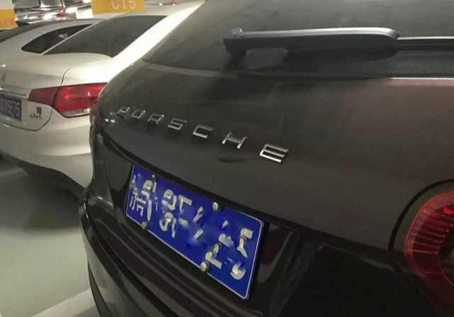 Đăng ảnh khoe chiếc xe sang 5 tỷ của bạn trai lên mạng xã hội, cô gái xấu hổ khi sự thật bị bóc trần-2