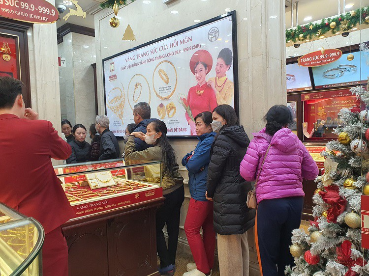 Vác bao tiền đi mua vàng lúc giá 80 triệu đồng/lượng, chớp mắt lỗ ngay cả chục triệu đồng-1