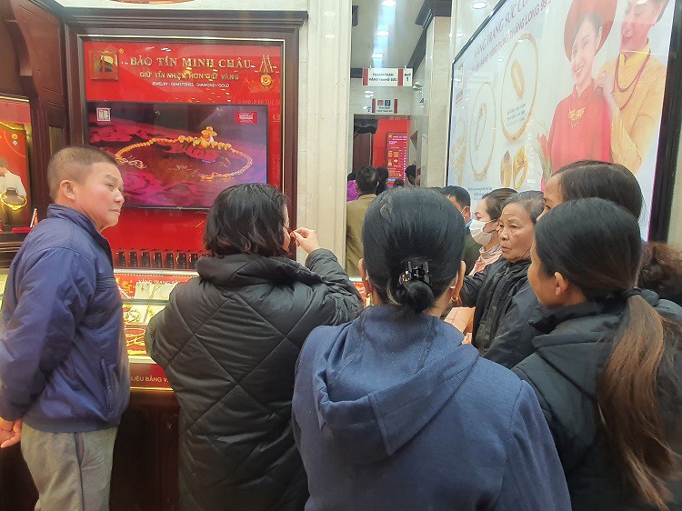 Vác bao tiền đi mua vàng lúc giá 80 triệu đồng/lượng, chớp mắt lỗ ngay cả chục triệu đồng-2