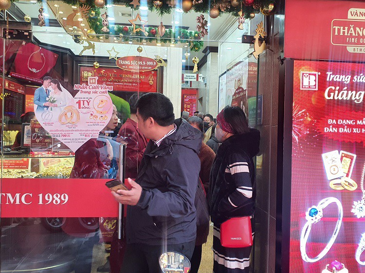 Vác bao tiền đi mua vàng lúc giá 80 triệu đồng/lượng, chớp mắt lỗ ngay cả chục triệu đồng-3