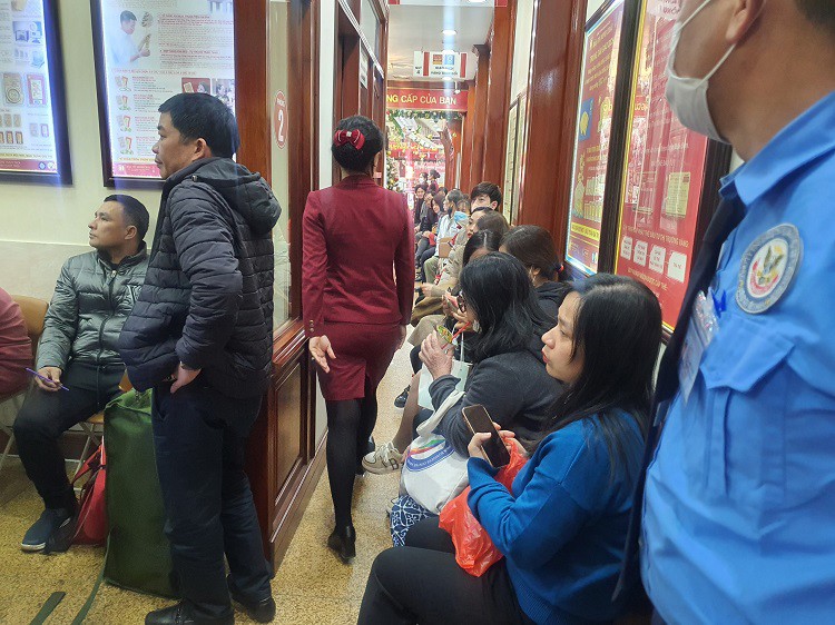 Vác bao tiền đi mua vàng lúc giá 80 triệu đồng/lượng, chớp mắt lỗ ngay cả chục triệu đồng-4