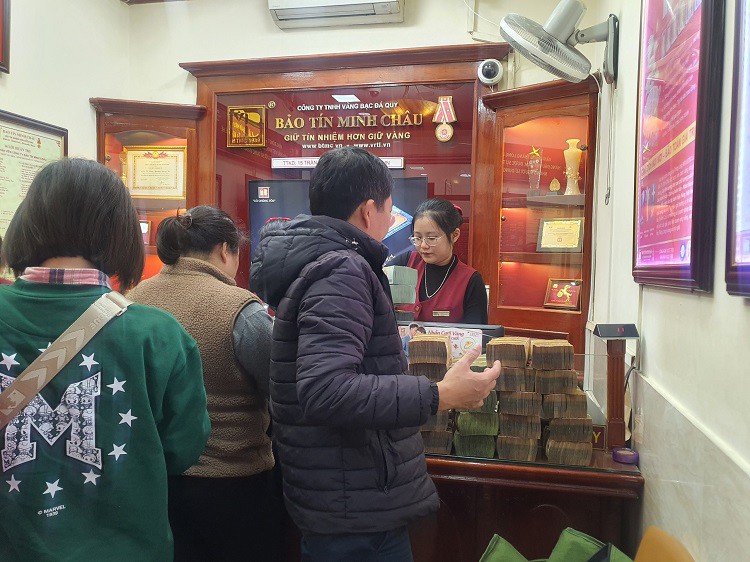 Vác bao tiền đi mua vàng lúc giá 80 triệu đồng/lượng, chớp mắt lỗ ngay cả chục triệu đồng-5