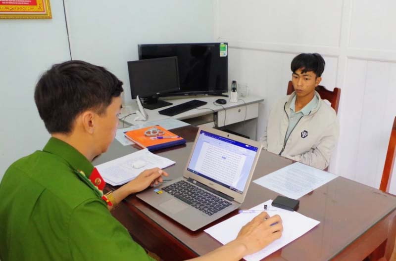 Đột nhập nhà hàng xóm, phá két trộm vàng rồi khoe chiến tích với bạn-1