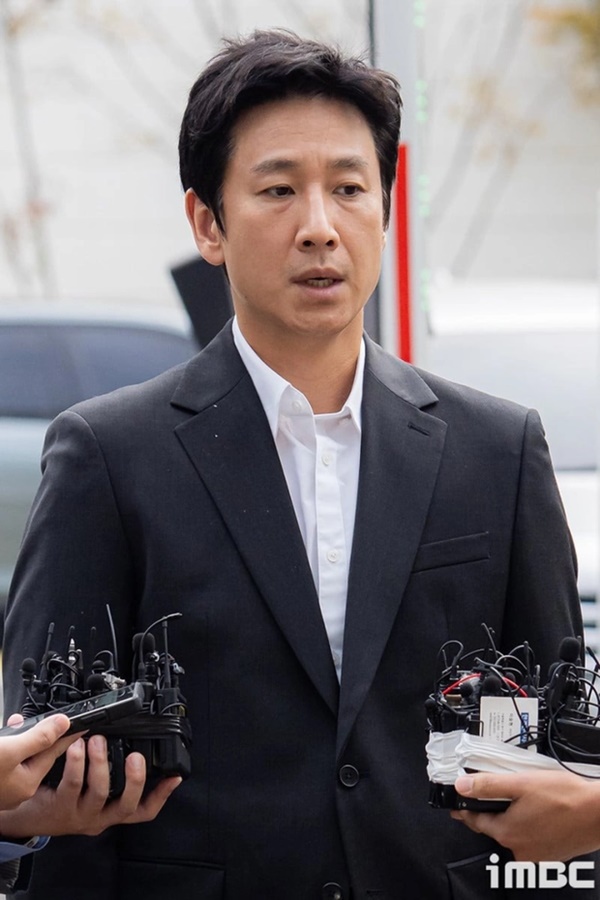 Cảnh sát Hàn Quốc khép lại vụ điều tra Lee Sun Kyun dùng ma túy, lên tiếng trước tin đồn bức cung tài tử-1
