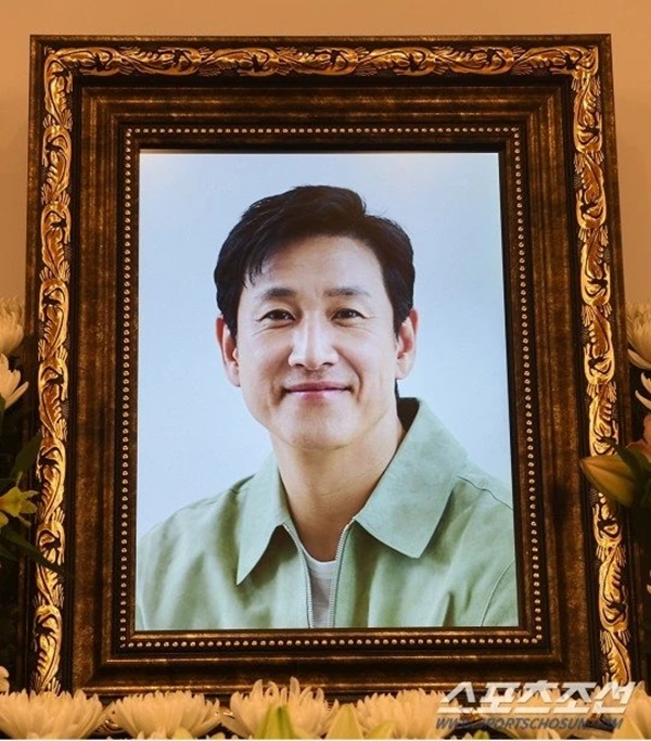 Tang lễ của tài tử Ký sinh trùng Lee Sun Kyun thắt chặt an ninh-1