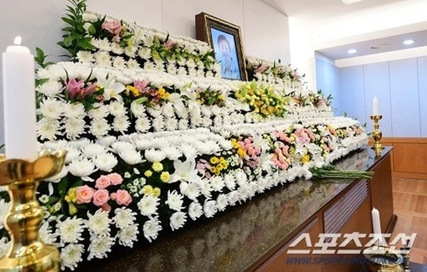 Tang lễ của tài tử Ký sinh trùng Lee Sun Kyun thắt chặt an ninh-2