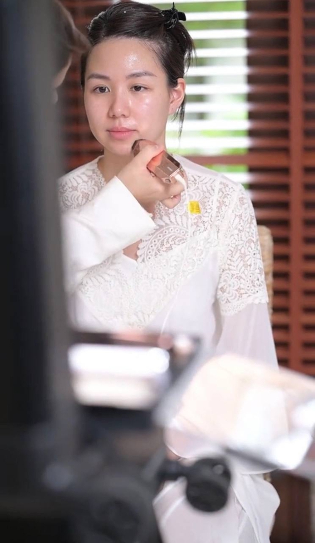 Lộ khoảnh khắc mặt mộc của cô dâu hot nhất MXH, liệu có còn cực phẩm” như netizen ca ngợi?-2