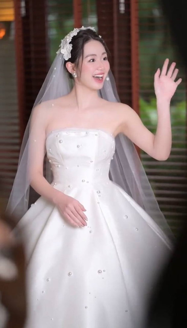 Lộ khoảnh khắc mặt mộc của cô dâu hot nhất MXH, liệu có còn cực phẩm” như netizen ca ngợi?-5