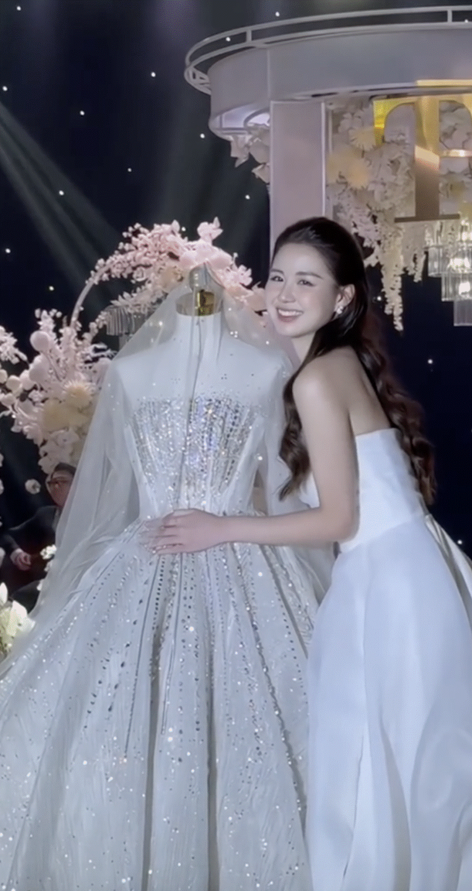 Lộ khoảnh khắc mặt mộc của cô dâu hot nhất MXH, liệu có còn cực phẩm” như netizen ca ngợi?-6