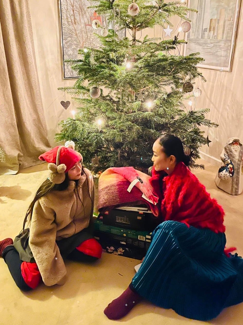 Đoan Trang hé lộ góc nhà gia đình chồng ở Thụy Điển qua ảnh đón Giáng sinh-2