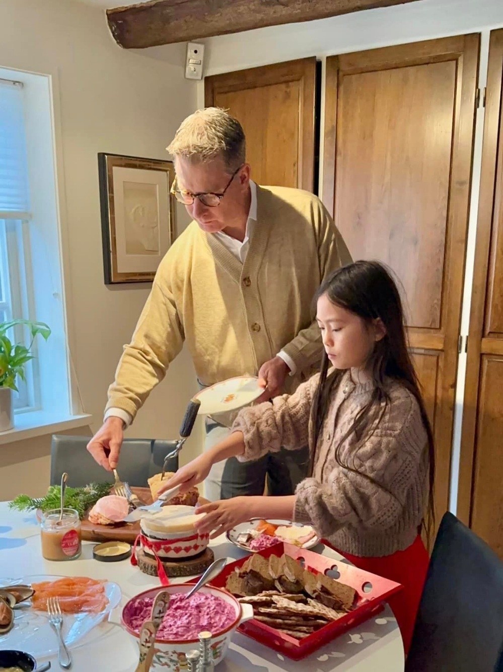 Đoan Trang hé lộ góc nhà gia đình chồng ở Thụy Điển qua ảnh đón Giáng sinh-4