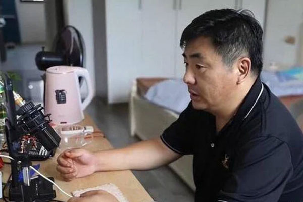 Kiện vợ vì 3 đứa con không phải của mình, vợ trả thù mang pháo đến nhà đốt-1