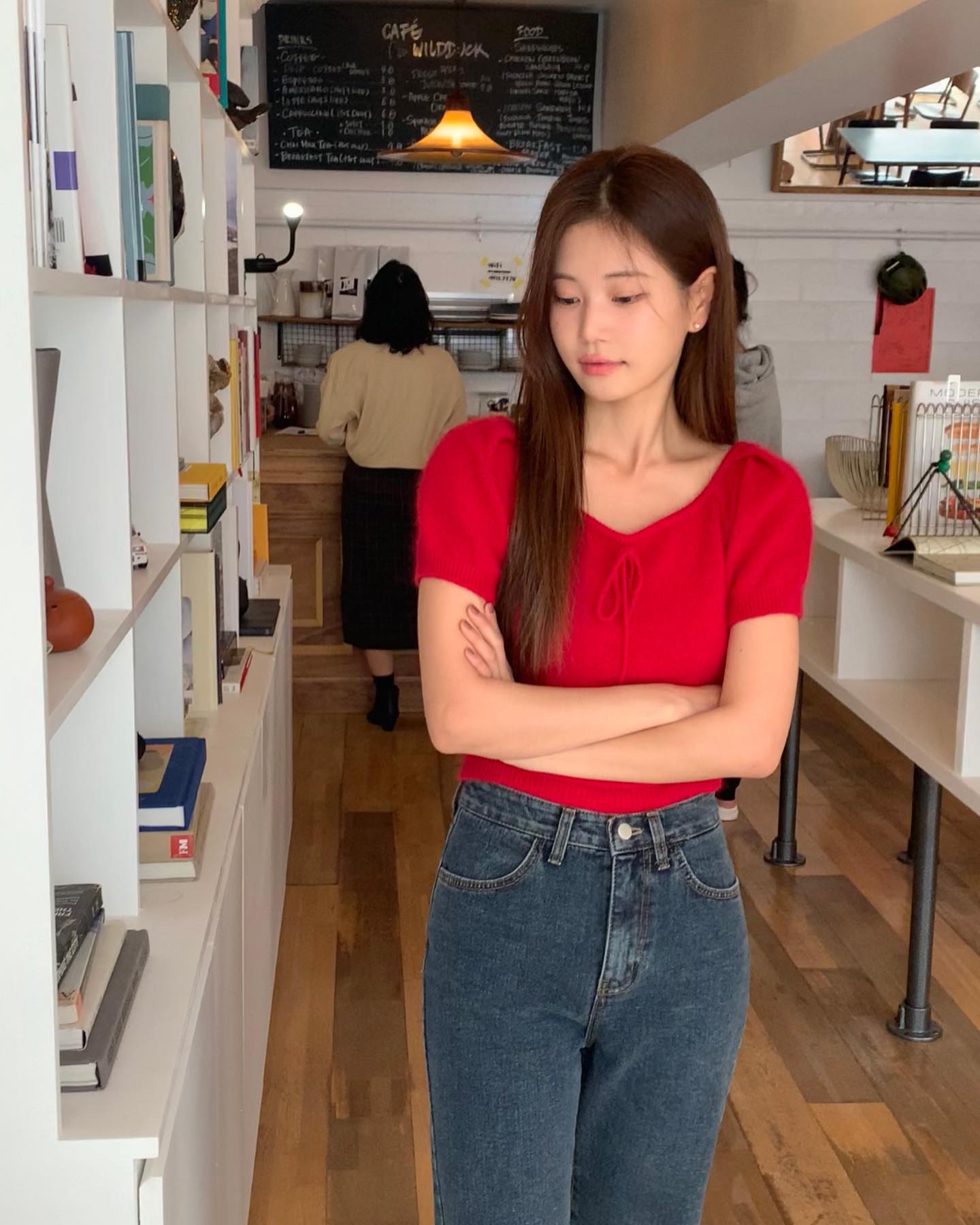 5 mẫu áo sáng màu nên sắm để diện Tết-1