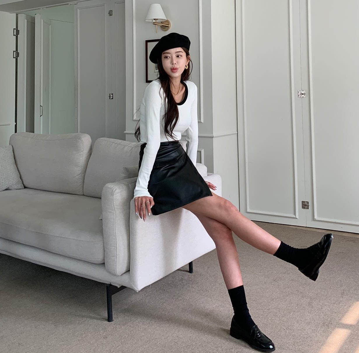 5 mẫu áo sáng màu nên sắm để diện Tết-6