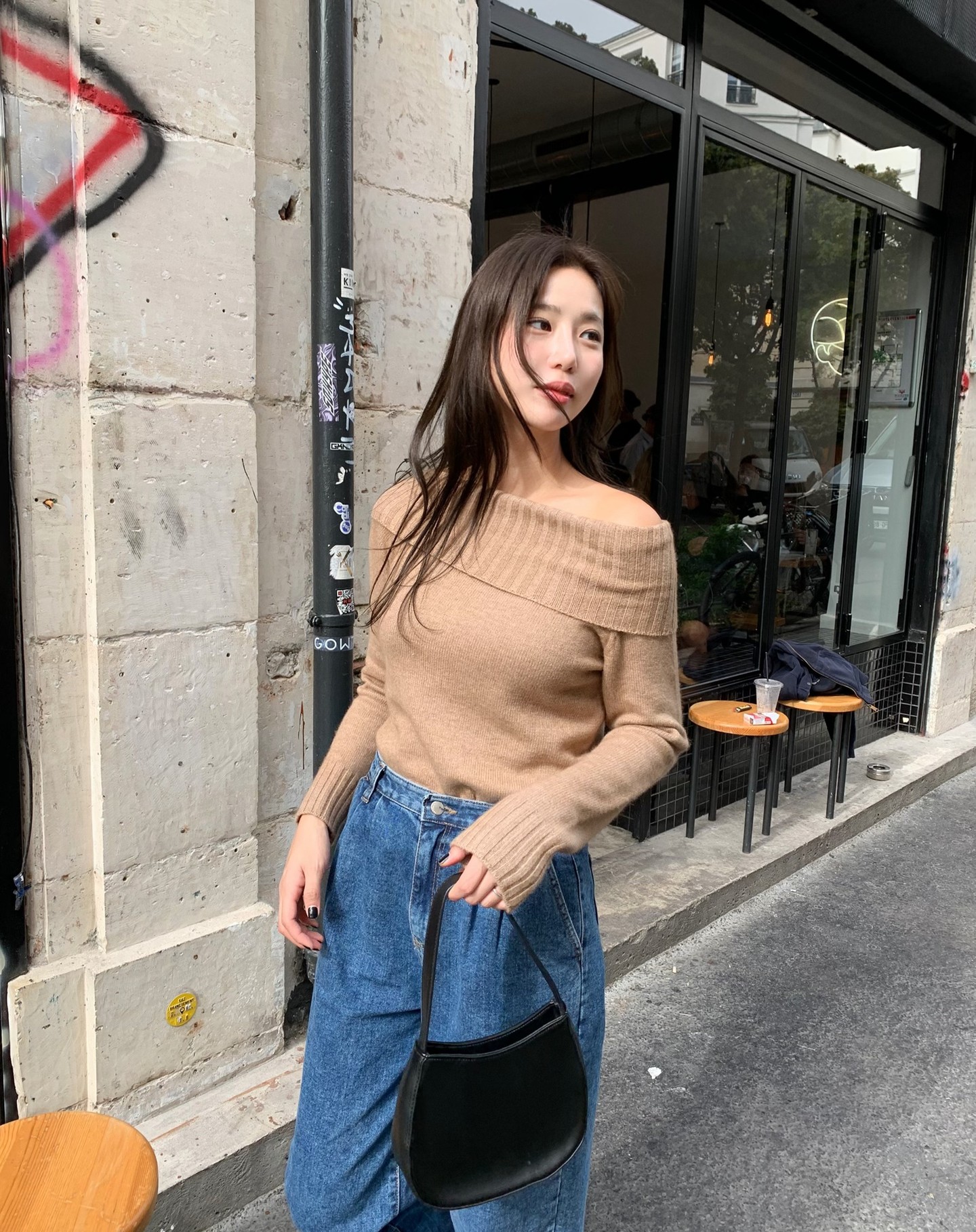 5 mẫu áo sáng màu nên sắm để diện Tết-10