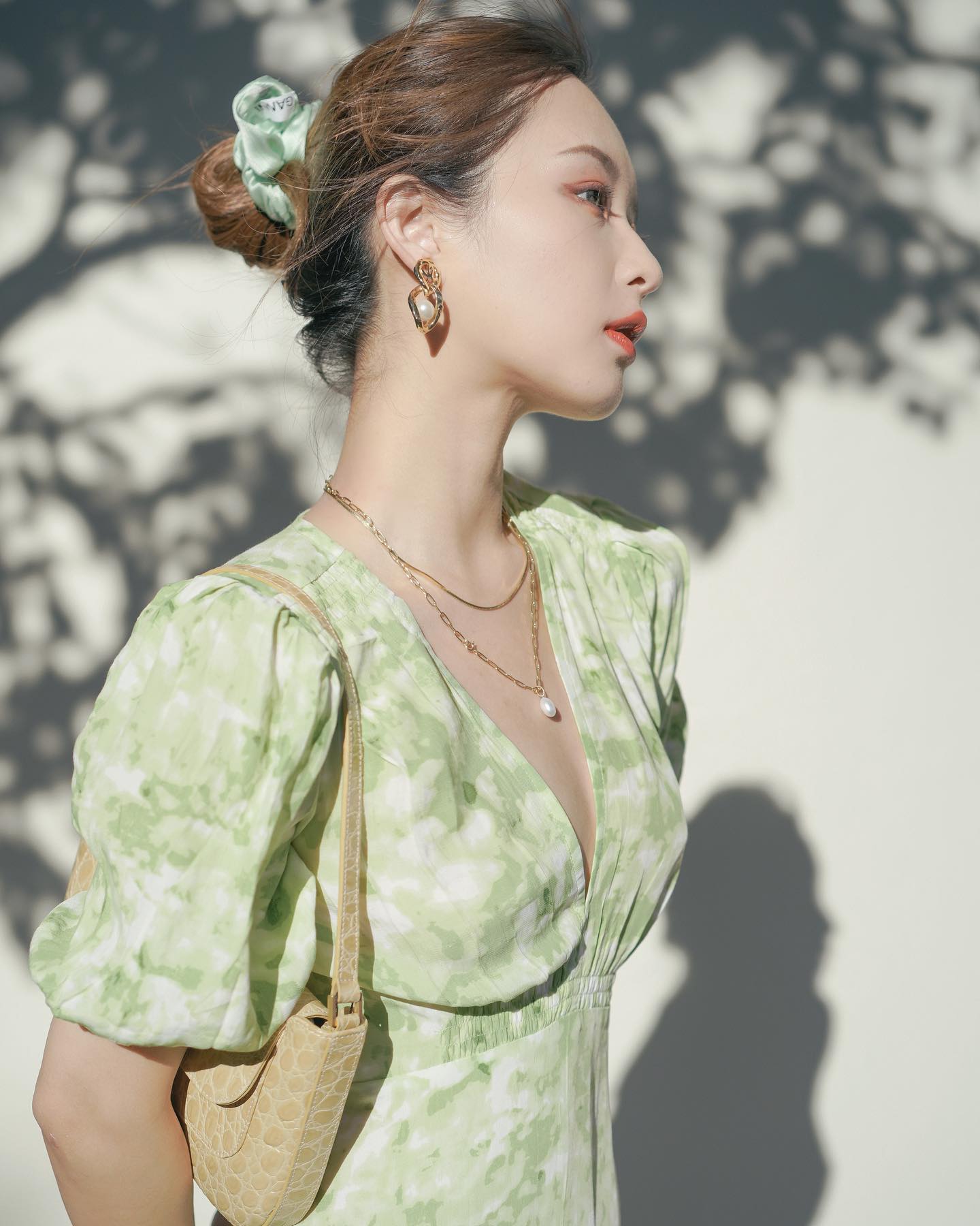 5 món phụ kiện giúp vẻ ngoài sang trọng hơn khi diện váy liền-2