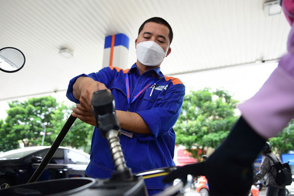 Giá xăng dầu trong nước ngày mai có khả năng đồng loạt giảm-2