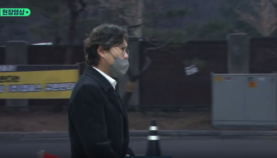 Jung Woo Sung, Jeon Do Yeon và dàn sao Hàn khóc nức nở trong đám tang của Lee Sun Kyun, có người đi không vững-8