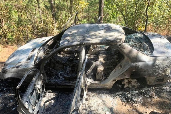 Đốt ô tô Mercedes trong rừng sâu để che giấu vụ tai nạn giao thông-1
