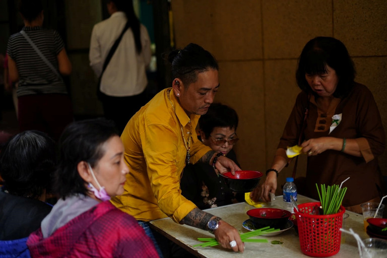Thấy cảnh mẹ làm trong đêm, gã giang hồ quận 1 bất ngờ gác kiếm-3