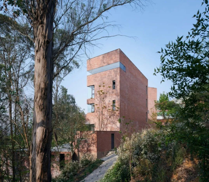 Rút tiền tiết kiệm hơn 15 năm để xây nhà cho bố mẹ dưỡng già, cô gái trẻ khiến cư dân mạng thán phục-1