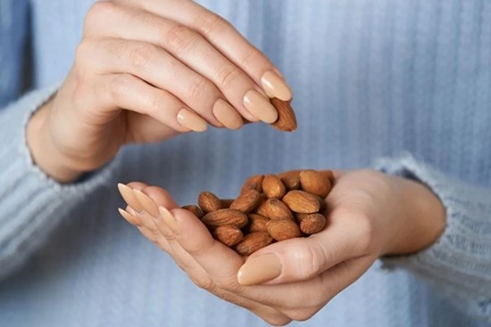 Bác sĩ da liễu tại Harvard khuyên ăn món này mỗi ngày vì làn da không nếp nhăn!